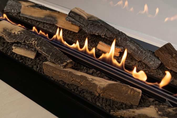 Logs para Planika FLA4 com BEV Technology®. Bioetanol automático para interior, 6 níveis de chama, WI-FI, domótica. 590–2490 mm disponíveis.