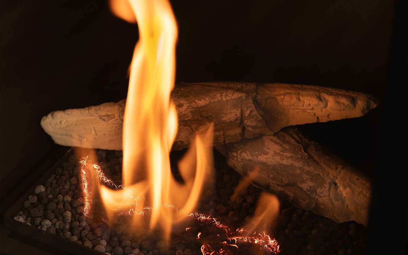 Scandi flame and ceramic logs